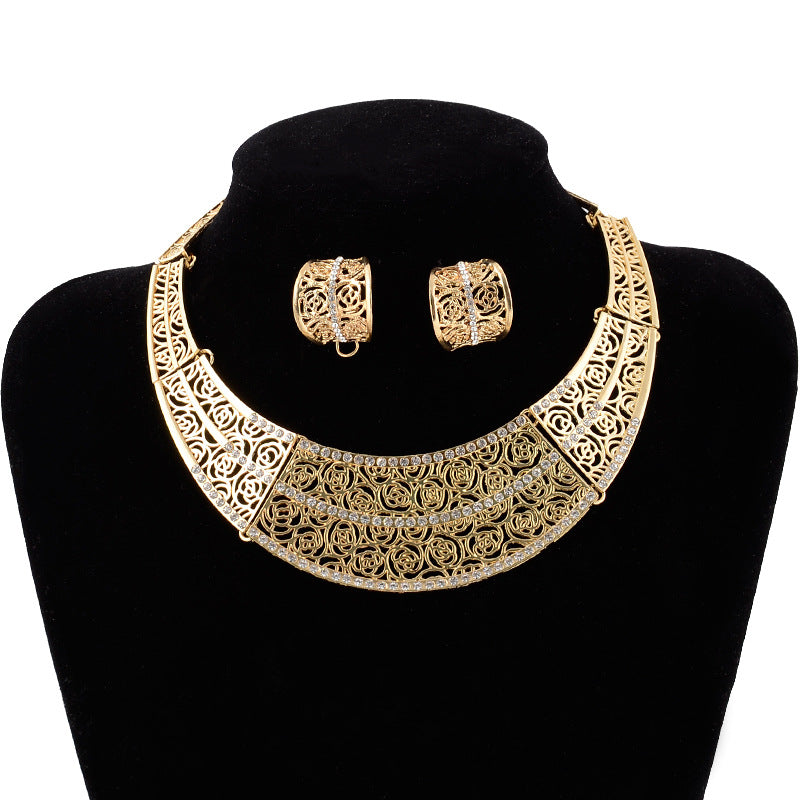Crystal Diamond Metal Hollowed Rose Collar Necklace Set