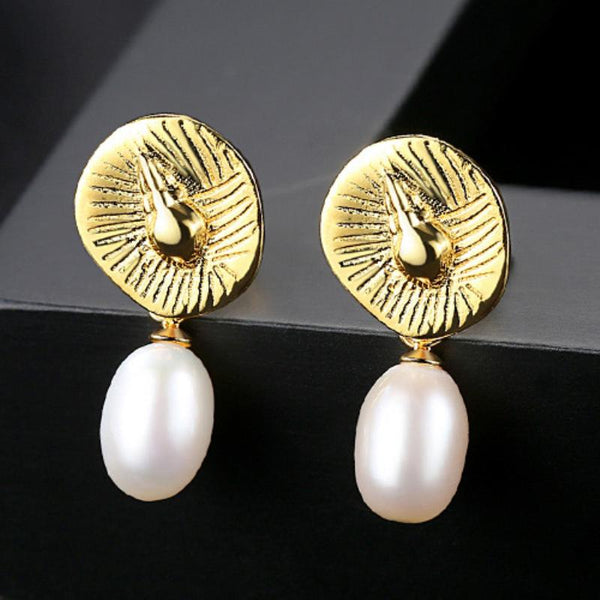 Elegant Women Cute Conch Design Oval Shape Freshwater Pearl Silver Earrings