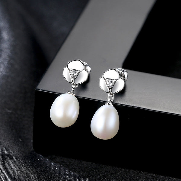 Elegant Women Cute Flower Design Oval Shape Freshwater Pearl Silver Earrings