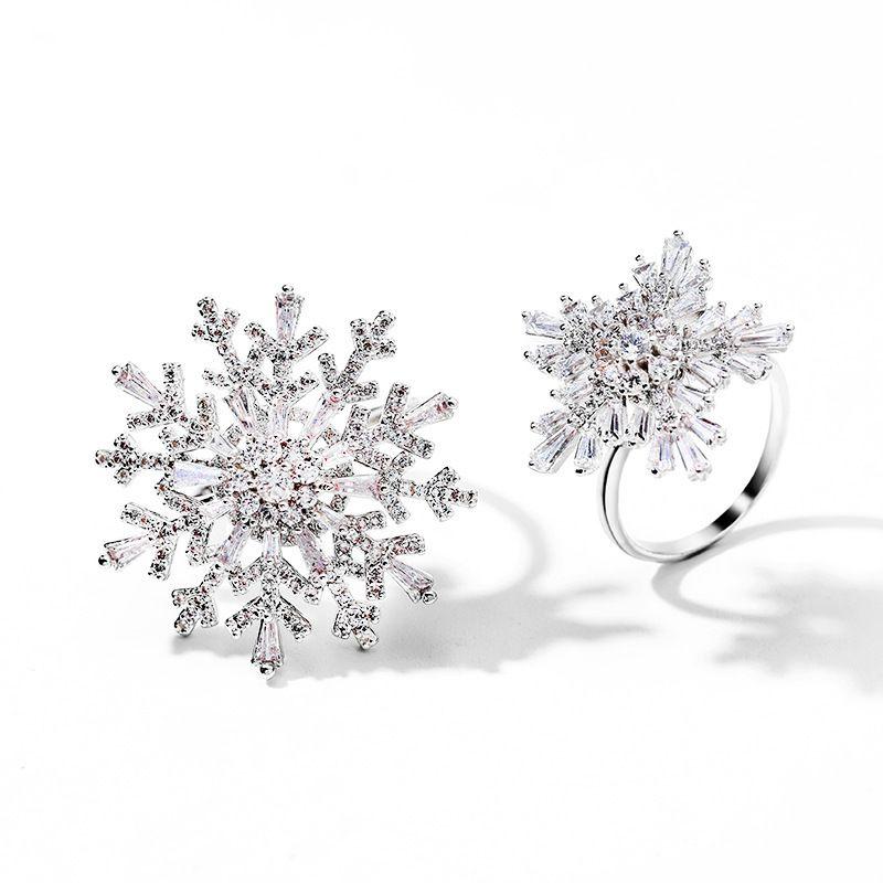 Creative Rotatable Snowflake Design Women Shiny Zircon Ring