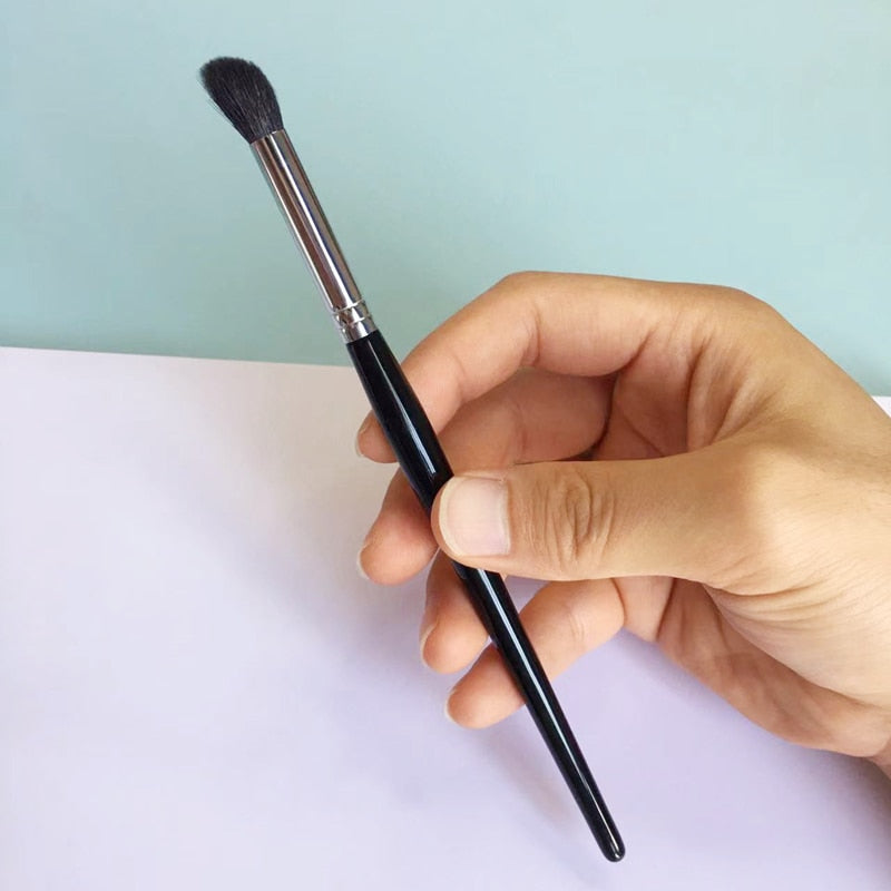 LOYBJ 1pcs Nose Shadow Brush Angled Contour Makeup Brushes Face Bronzer Nose Silhouette Eyeshadow Cosmetic Blending Make Up Tool