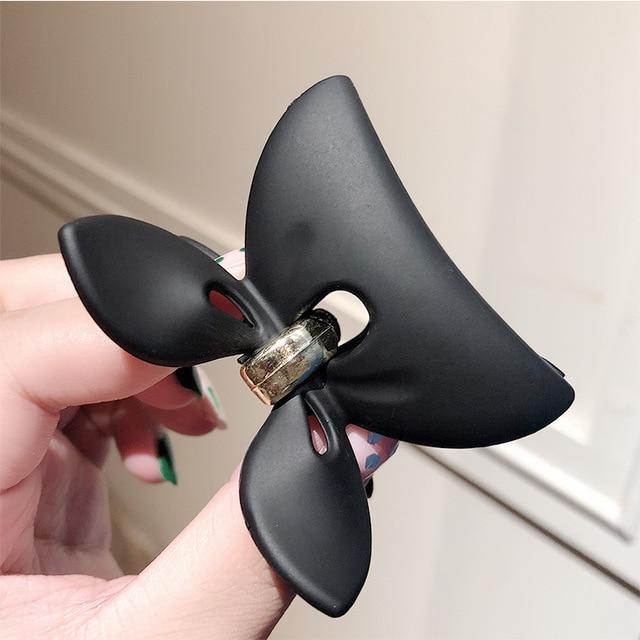 New Cute Candy Colors Banana Shape Hair Claws Women Girls Sweet Hair Clips Ponytail Holder Hairpins Fashion Hair Accessories AExp