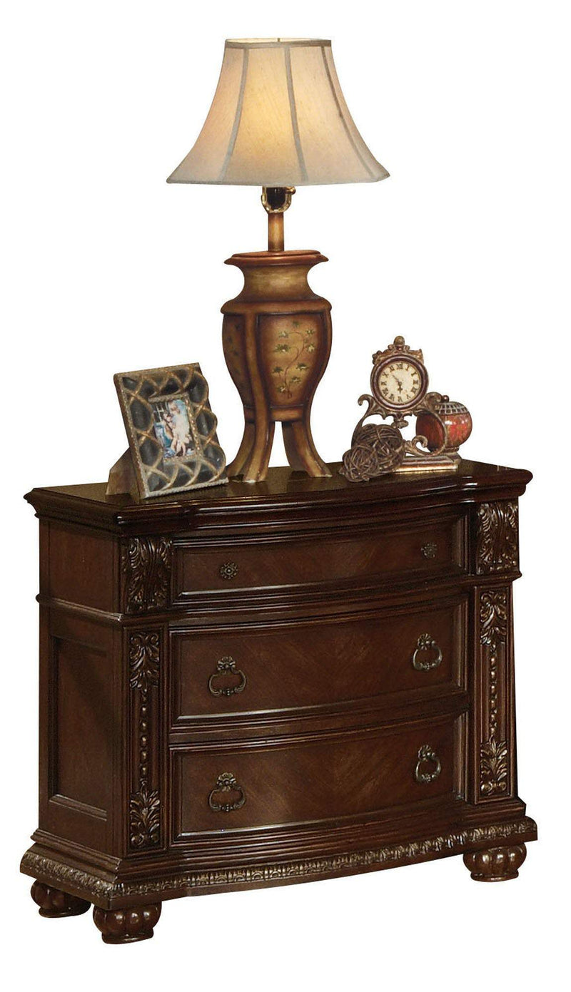 Traditional Style Wooden Nightstand with 3 Drawers in Cherry Brown