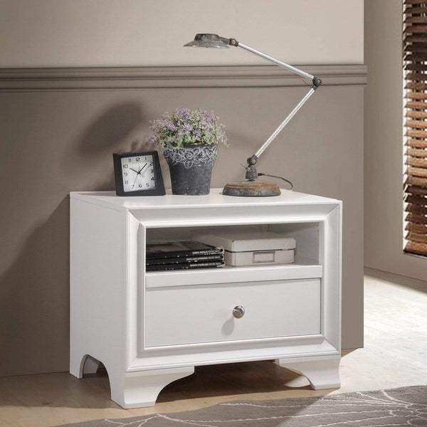 Wood Nightstand With 1 Drawer in White