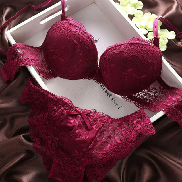 Push Up Bra Lace Bra And Panty Set Women’s Embroidery Deep V Lingerie & Knickers