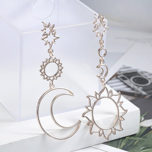 Korean Version Of The 2019 Fashion New Earrings Simple Sun God Moon God Asymmetric Exaggeration Earrings Ladies Wholesale