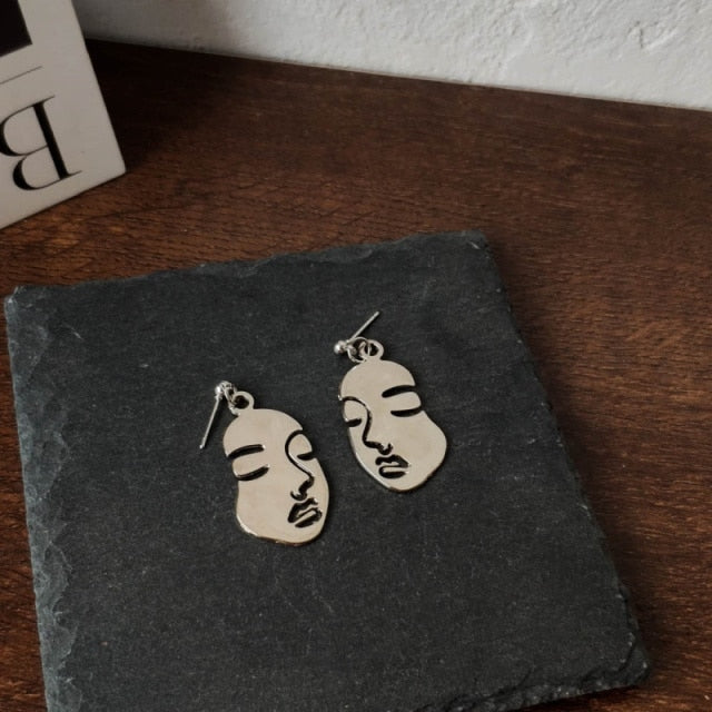 Punk Human Face Drop Earrings For Women Retro Abstract Hollow out Statement Hand Metal Fashion Dangle Earring Jewelry