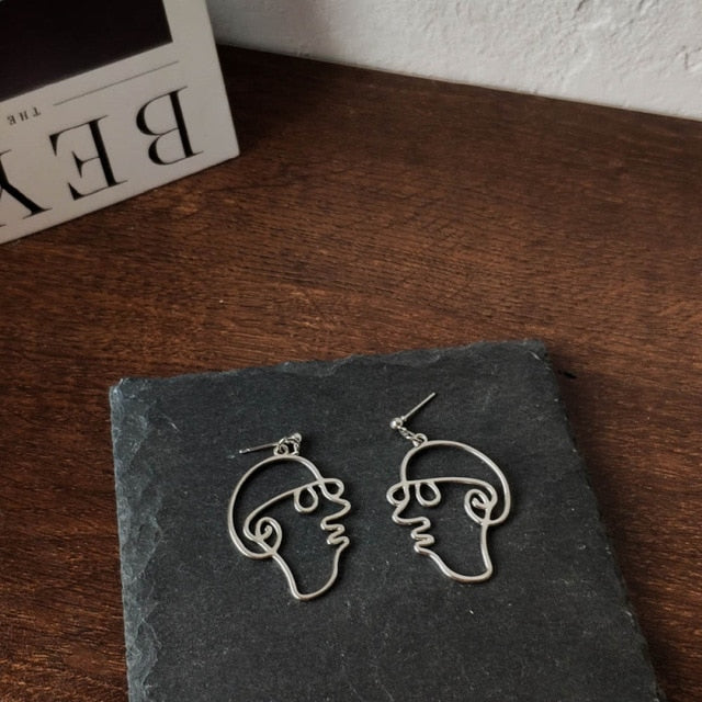 Punk Human Face Drop Earrings For Women Retro Abstract Hollow out Statement Hand Metal Fashion Dangle Earring Jewelry