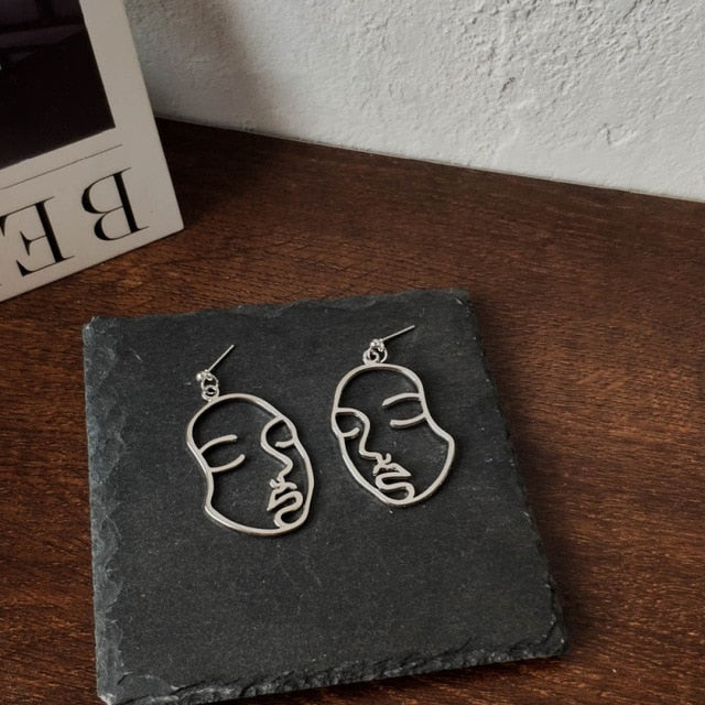 Punk Human Face Drop Earrings For Women Retro Abstract Hollow out Statement Hand Metal Fashion Dangle Earring Jewelry