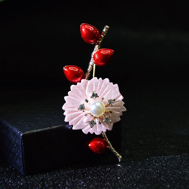 CINDY XIANG Shell And Pearl Flower Brooches For Women Elegant Fashion Pin Red Crystal Brooch Wedding Jewelry High Quality
