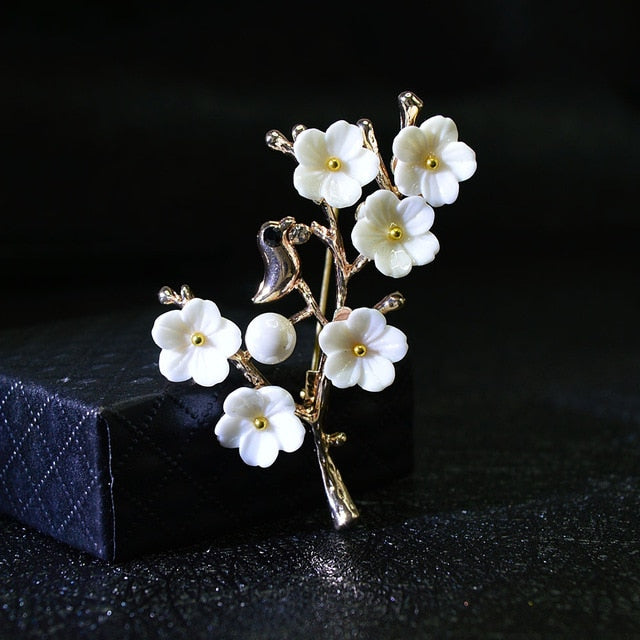CINDY XIANG Shell And Pearl Flower Brooches For Women Elegant Fashion Pin Red Crystal Brooch Wedding Jewelry High Quality