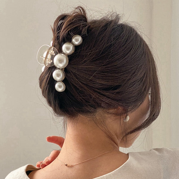AOMU 2020 New Hyperbole Big Pearls Acrylic Hair Claw Clips Big Size Makeup Hair Styling Barrettes for Women Hair Accessories