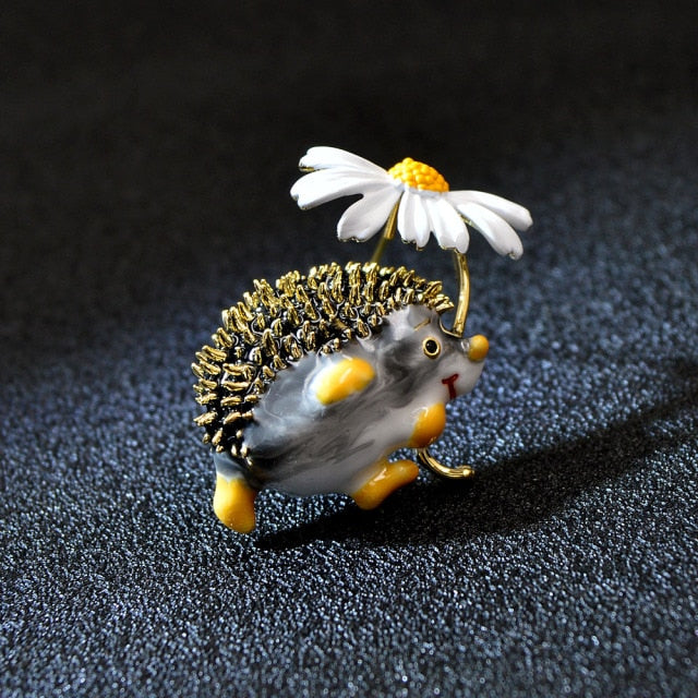 CINDY XIANG Cute Hedgehog Brooch Fashion Daisy Brooches For Women Animal Jewelry Funny Winter Design High Quality New 2020
