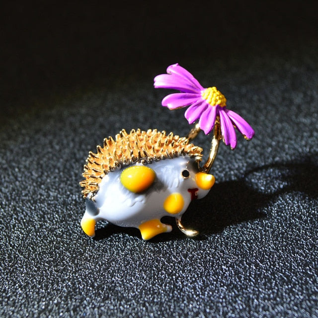 CINDY XIANG Cute Hedgehog Brooch Fashion Daisy Brooches For Women Animal Jewelry Funny Winter Design High Quality New 2020