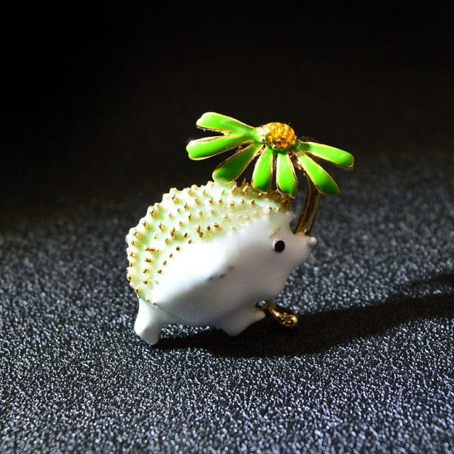 CINDY XIANG Cute Hedgehog Brooch Fashion Daisy Brooches For Women Animal Jewelry Funny Winter Design High Quality New 2020