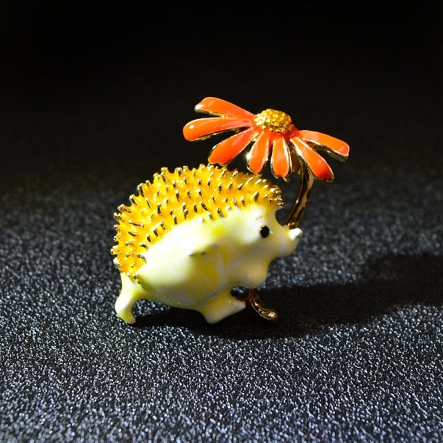CINDY XIANG Cute Hedgehog Brooch Fashion Daisy Brooches For Women Animal Jewelry Funny Winter Design High Quality New 2020