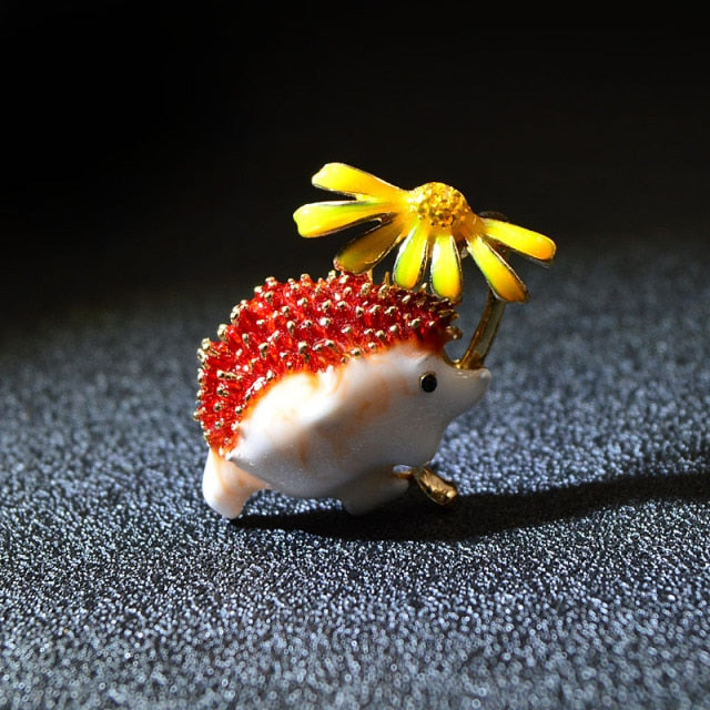 CINDY XIANG Cute Hedgehog Brooch Fashion Daisy Brooches For Women Animal Jewelry Funny Winter Design High Quality New 2020