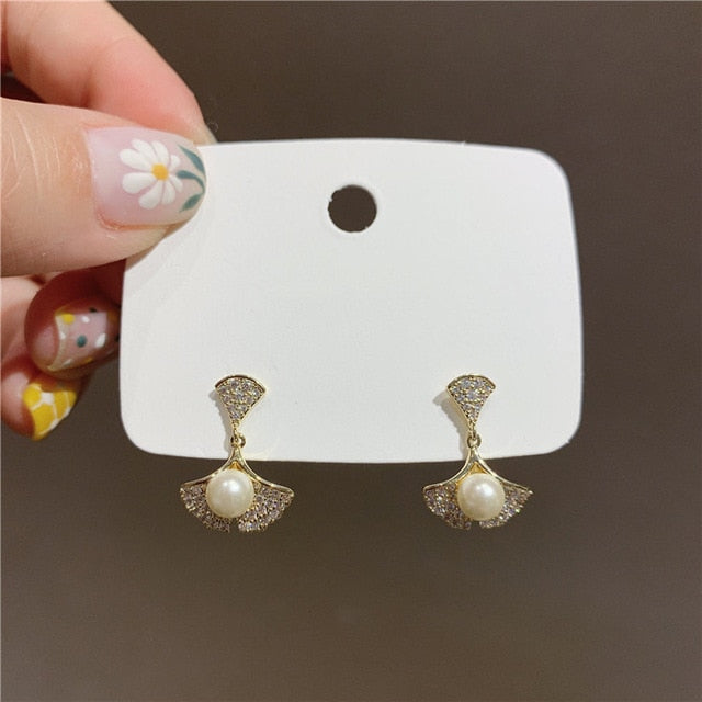 New earrings 2020 tide simple female senior sense niche small French net red earrings small earrings Elegant Prevent Allergy