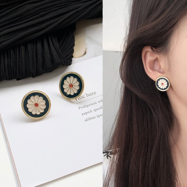 Sweet Acrylic Heart Stud Earrings Delicate Gold Color Mini Ear Studs Trendy Ear Nails For Women Girls Jewelry Gift