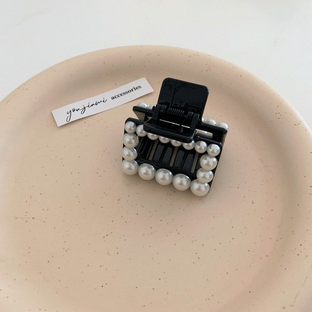 AOMU 2020 New Hyperbole Big Pearls Acrylic Hair Claw Clips Big Size Makeup Hair Styling Barrettes for Women Hair Accessories