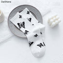 New Soild Colors Cotton Unisex Socks Personality Harajuku Black White Couples Skateboard Knitted Casual Sports Fashion Socks