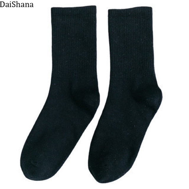 New Soild Colors Cotton Unisex Socks Personality Harajuku Black White Couples Skateboard Knitted Casual Sports Fashion Socks