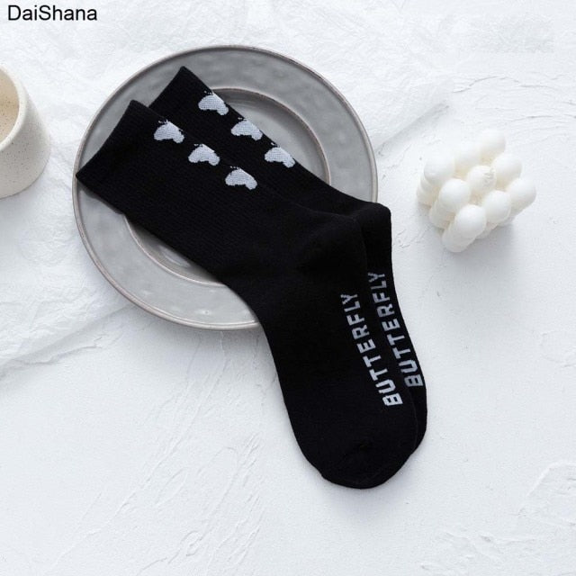 New Soild Colors Cotton Unisex Socks Personality Harajuku Black White Couples Skateboard Knitted Casual Sports Fashion Socks
