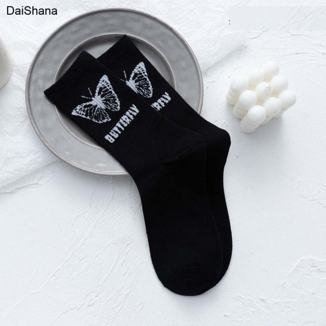 New Soild Colors Cotton Unisex Socks Personality Harajuku Black White Couples Skateboard Knitted Casual Sports Fashion Socks