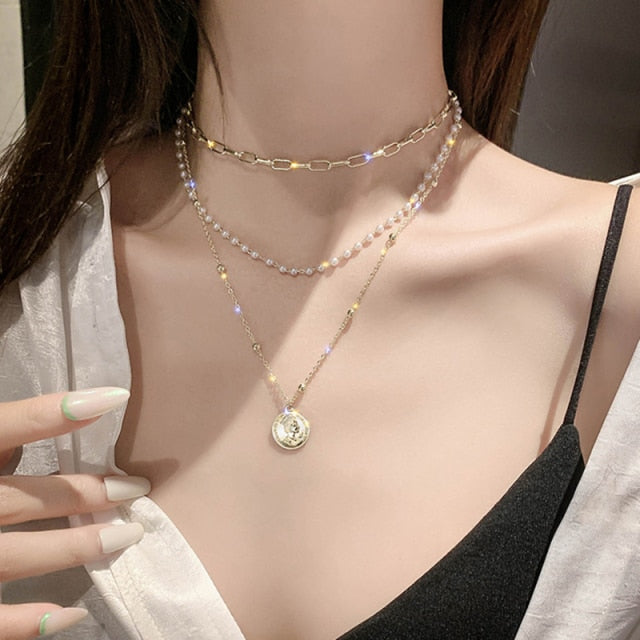 2021 Vintage Multilayer Acrylic Butterfly Choker Necklace Fashion Women Letter Golden Chain Layered Necklace Jewelry Party Gift