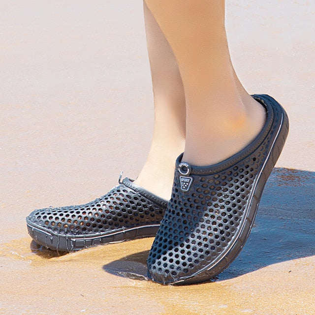 PULOMIES Men and Women Winter Slippers Fur Slippers Warm Fuzzy Plush Garden Clogs Mules Slippers Home Indoor Couple Slippers