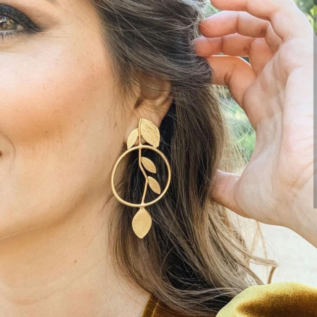 Tocona 15 Style Charming Big Flowers Drop Earrings for Women Butterfly Gold Metal Pearl Stone Leaf Geometric Jewelry Pendiente