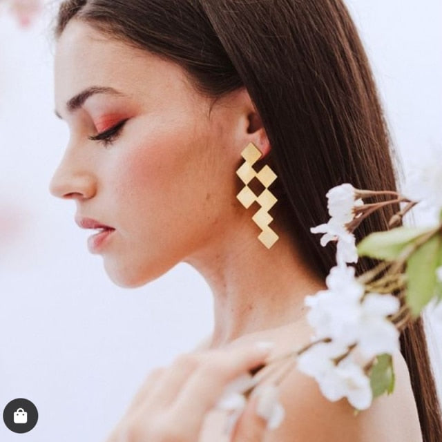 Tocona 15 Style Charming Big Flowers Drop Earrings for Women Butterfly Gold Metal Pearl Stone Leaf Geometric Jewelry Pendiente