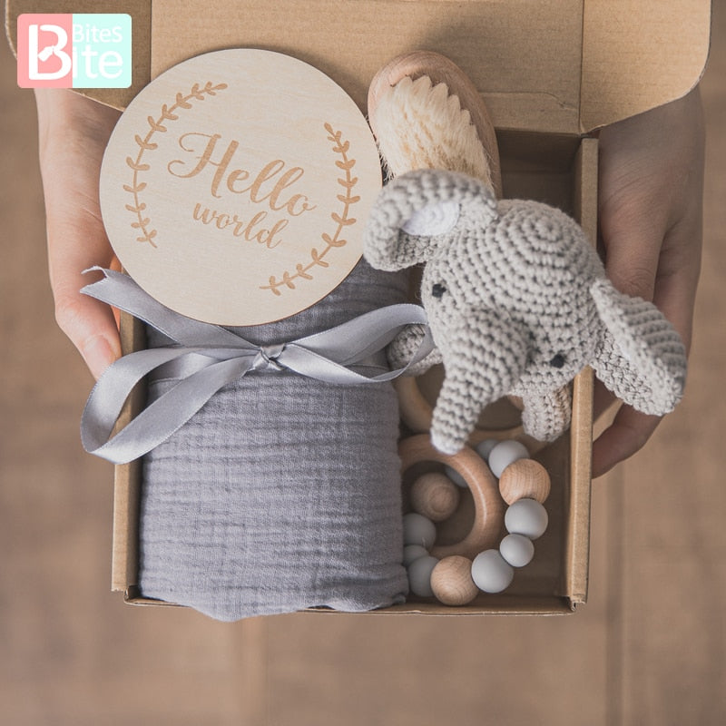Baby Towel Newborn Bath Set Gifts Box Double Sided Cotton Blanket Wooden Rattle Brushs Bracelet Crochet Baby Bath Gifts Products