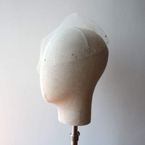 Unique Short Length Rhinestone Decor Comb Pattern Wedding Veil
